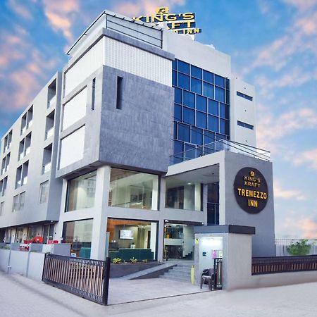 Kings Kraft Tremezzo Inn, Somnāth Exteriör bild